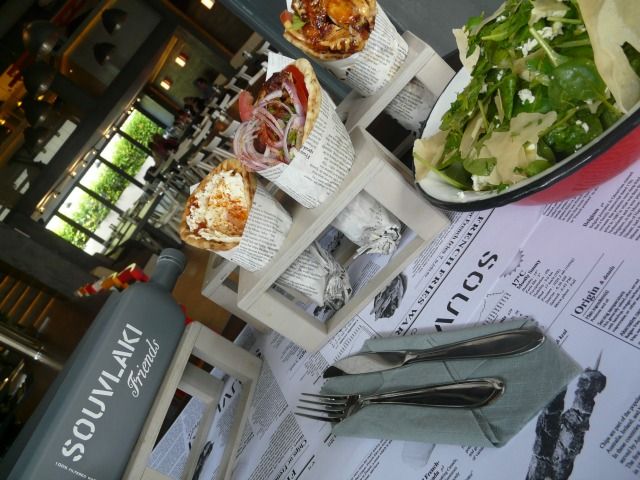 Σουβλακι Friends