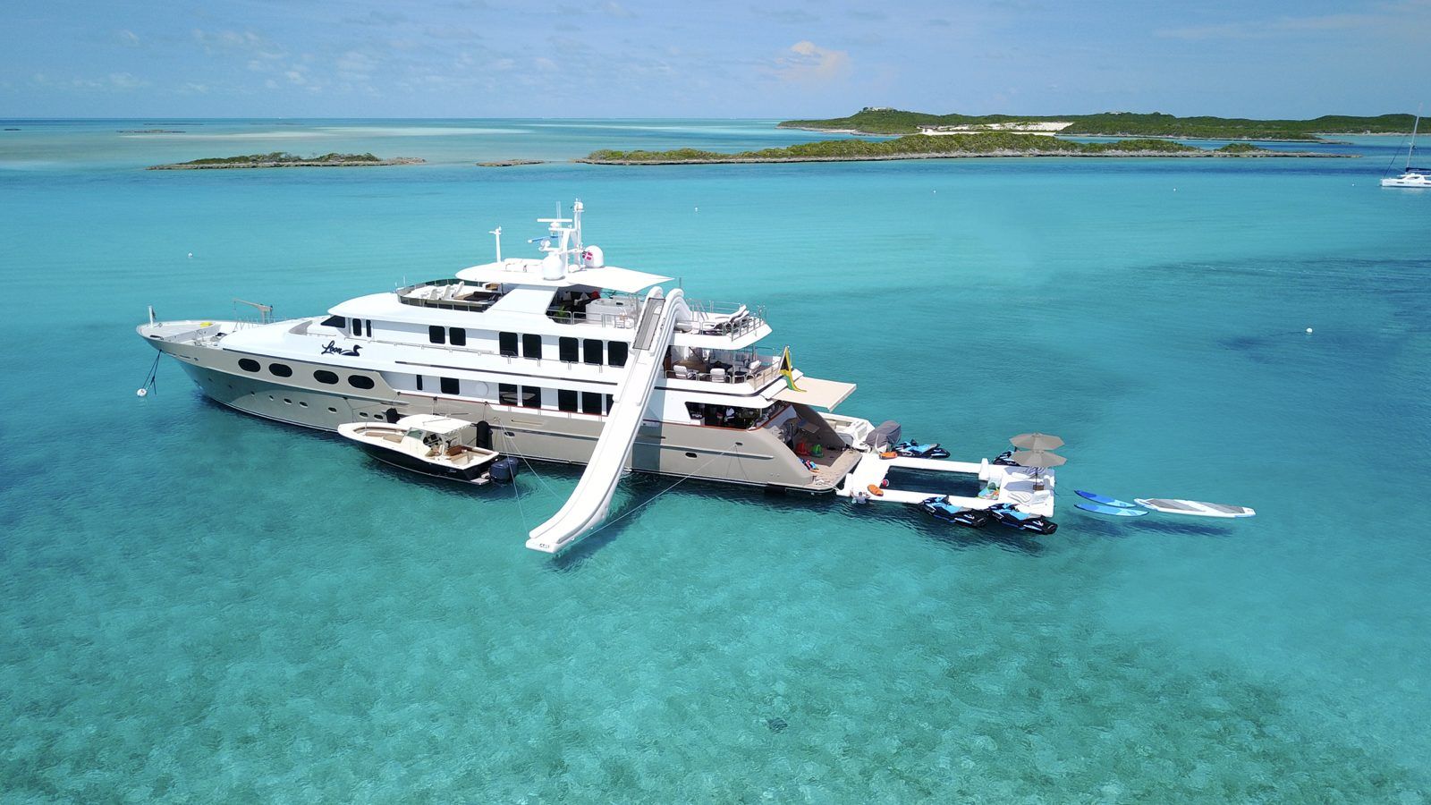 yacht charter loon