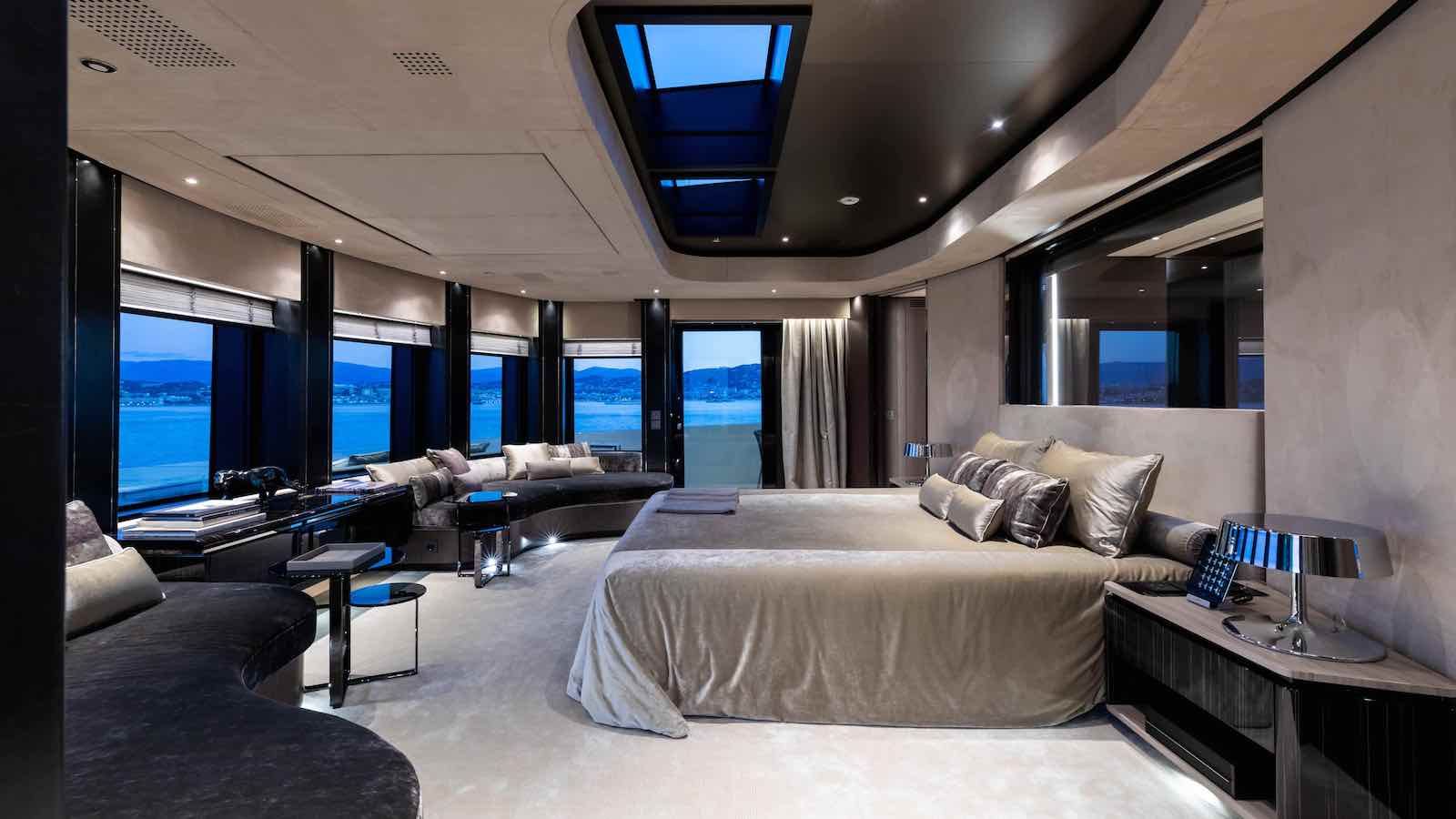 Yacht_SOLO_Superyacht_IYC_ownercabin