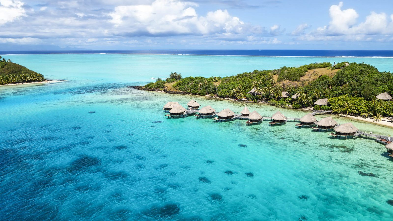 Tahiti Luxury Yacht Charter