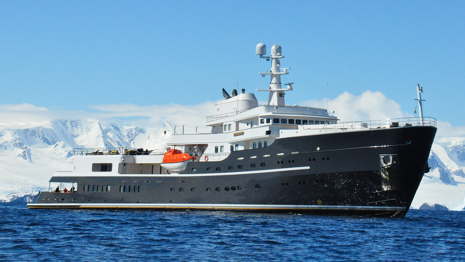 buy expedition yacht