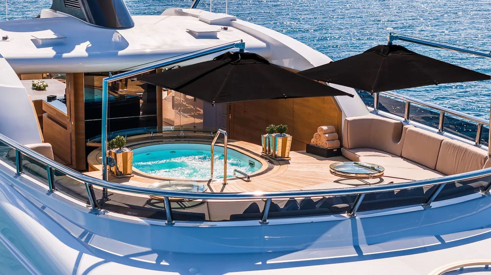 Jacuzzi Yacht