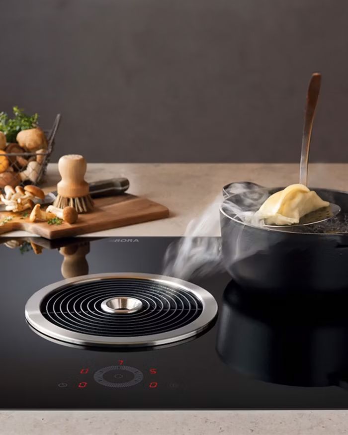 BORA PURE-X, ενσωματωμένος απορροφητήρας με αθόρυβη απορρόφηση καπνού σε μοντέρνα κουζίνα