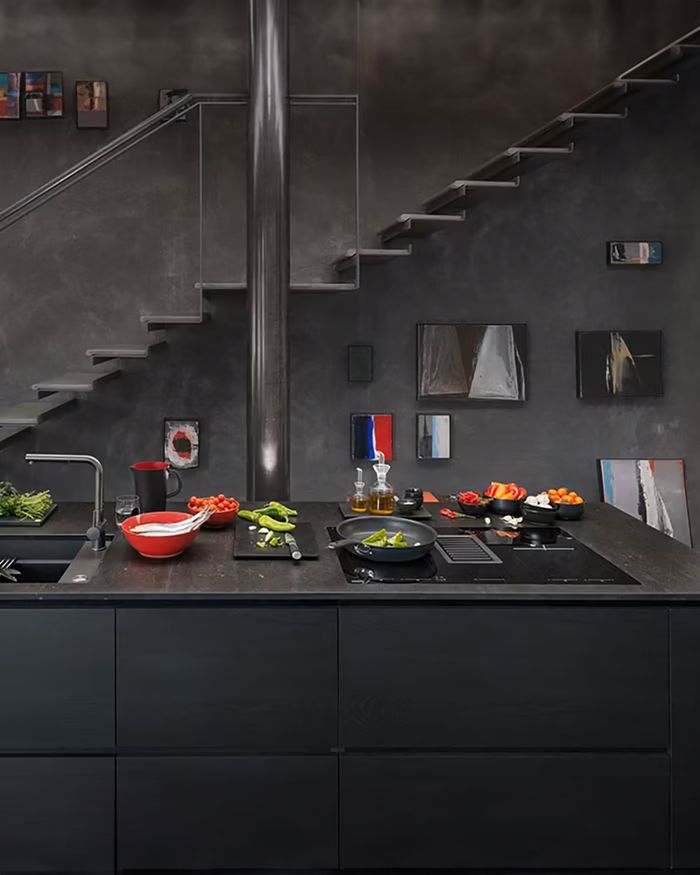 Contemporary black Mebel Arts kitchen with integrated FRANKE Maris 2gether hob, ideal for sleek design and efficient cooking.