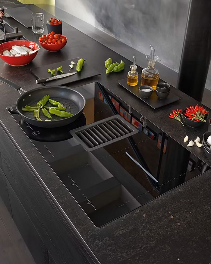 Advanced FRANKE Mythos 2gether hob in operation, an exclusive choice of Mebel Arts for modern kitchens.