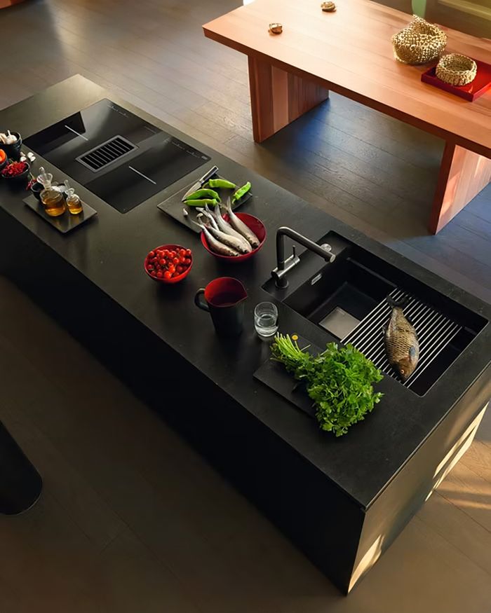 Impressionnante table de cuisson FRANKE Smart 2gether de Mebel Arts, avec extraction intégrée, idéale pour une cuisine moderne.