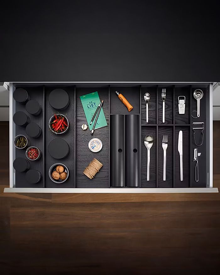 Porte-outils de cuisine Kessebohmer MosaiQ, idéal pour un design moderne chez Mebel Arts.