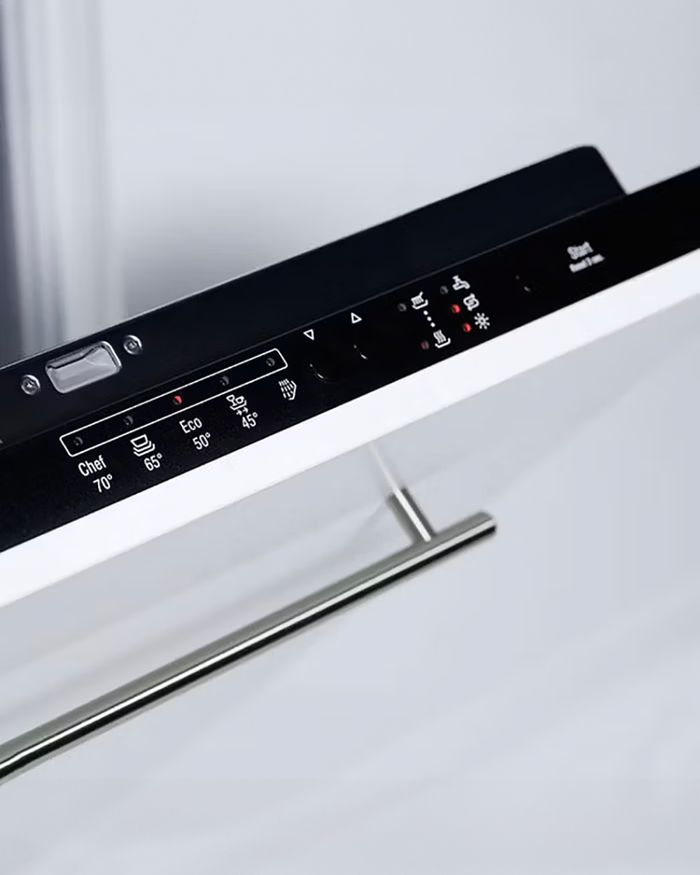 Mebel Arts Dishwasher Image - High Quality:
The construction quality of the Mebel Arts dishwasher is superior. The full door coverage ensures long-term durability and reliability.