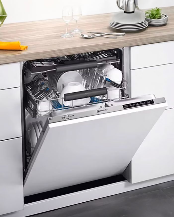 Εικόνα πλυντηρίου πιάτων Mebel Arts - Εξαιρετική Προσαρμοστικότητα:
Το πλυντήριο πιάτων Mebel Arts είναι σχεδιασμένο για να προσαρμόζεται απόλυτα στις ανάγκες σας. Η ολική κάλυψη πόρτας δημιουργεί μια αίσθηση ενοποίησης στην κουζίνα σας.