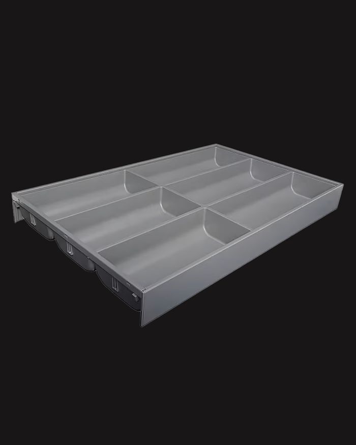 Le bac à couverts anthracite Ambia-Line de BLUM, idéal pour les cuisines modernes Mebel Arts, offre une élégance intemporelle