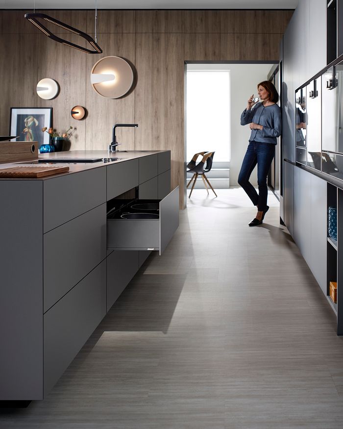 Modern Mebel Arts kitchen with integrated Legrabox Pure drawers, combining functionality with design.