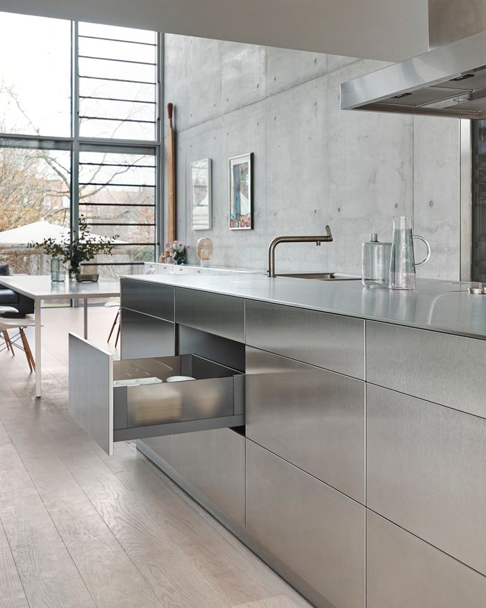 Minimalist Mebel Arts kitchen with an open Legrabox Free drawer, offering elegance and practicality in the space.