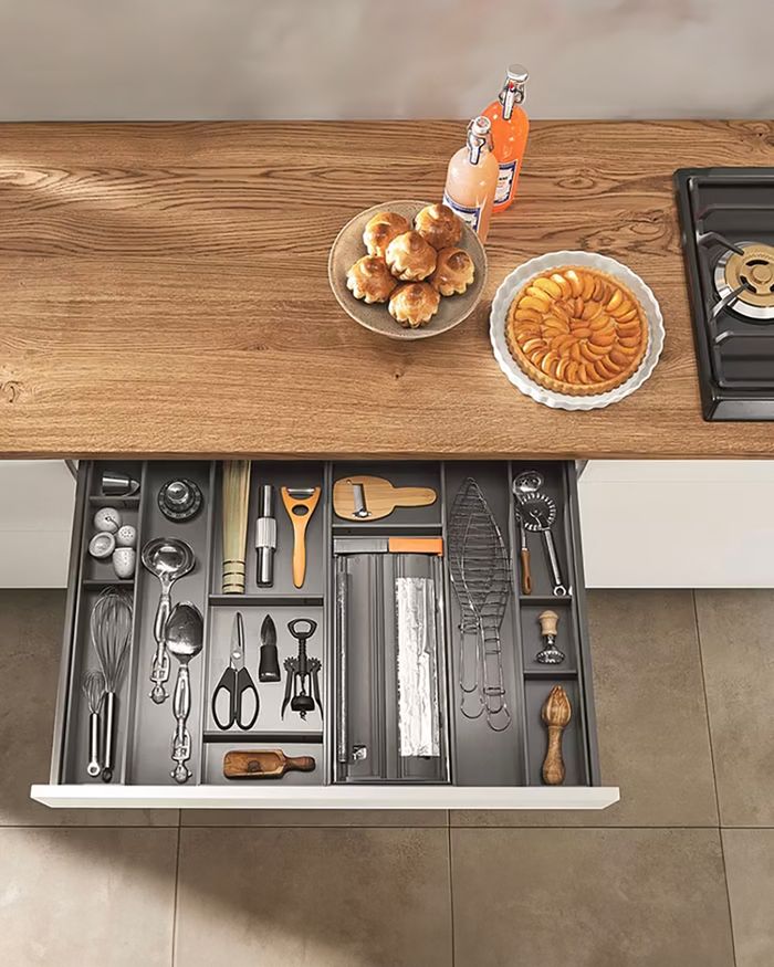 BLUM Ambia Line drawer with drawer inserts for aluminum foil and membrane, Mebel Arts organization.