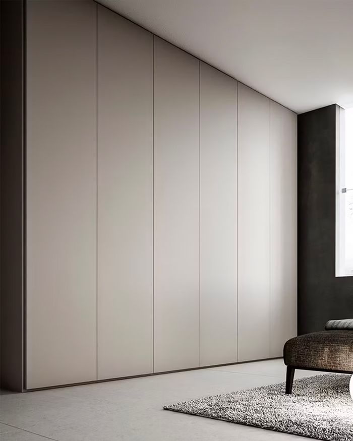 Armoire Inka de Mebel Arts, dotée d'un design moderne pour une décoration de chambre élégante.