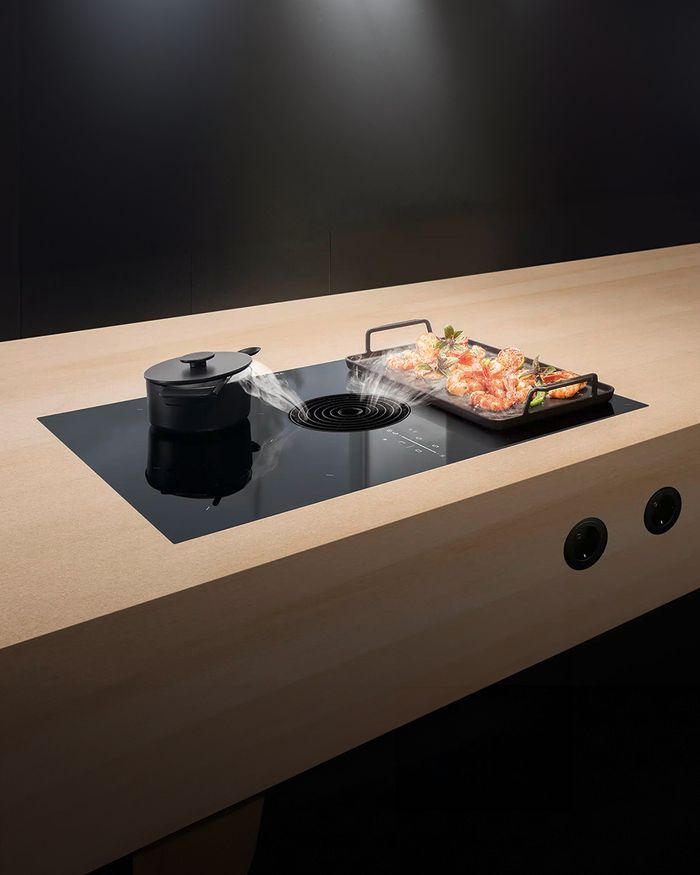 Impress with the high-quality BORA X PURE cooktop at the heart of the bright Mebel Arts kitchen.