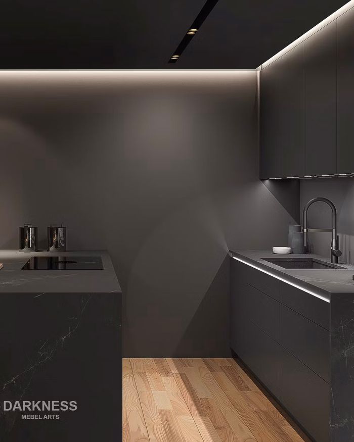 Cuisine sophistiquée DARKNESS au design moderne, présentant des armoires noires mates et un plan de travail en marbre, mettant en évidence le luxe et la fonctionnalité.